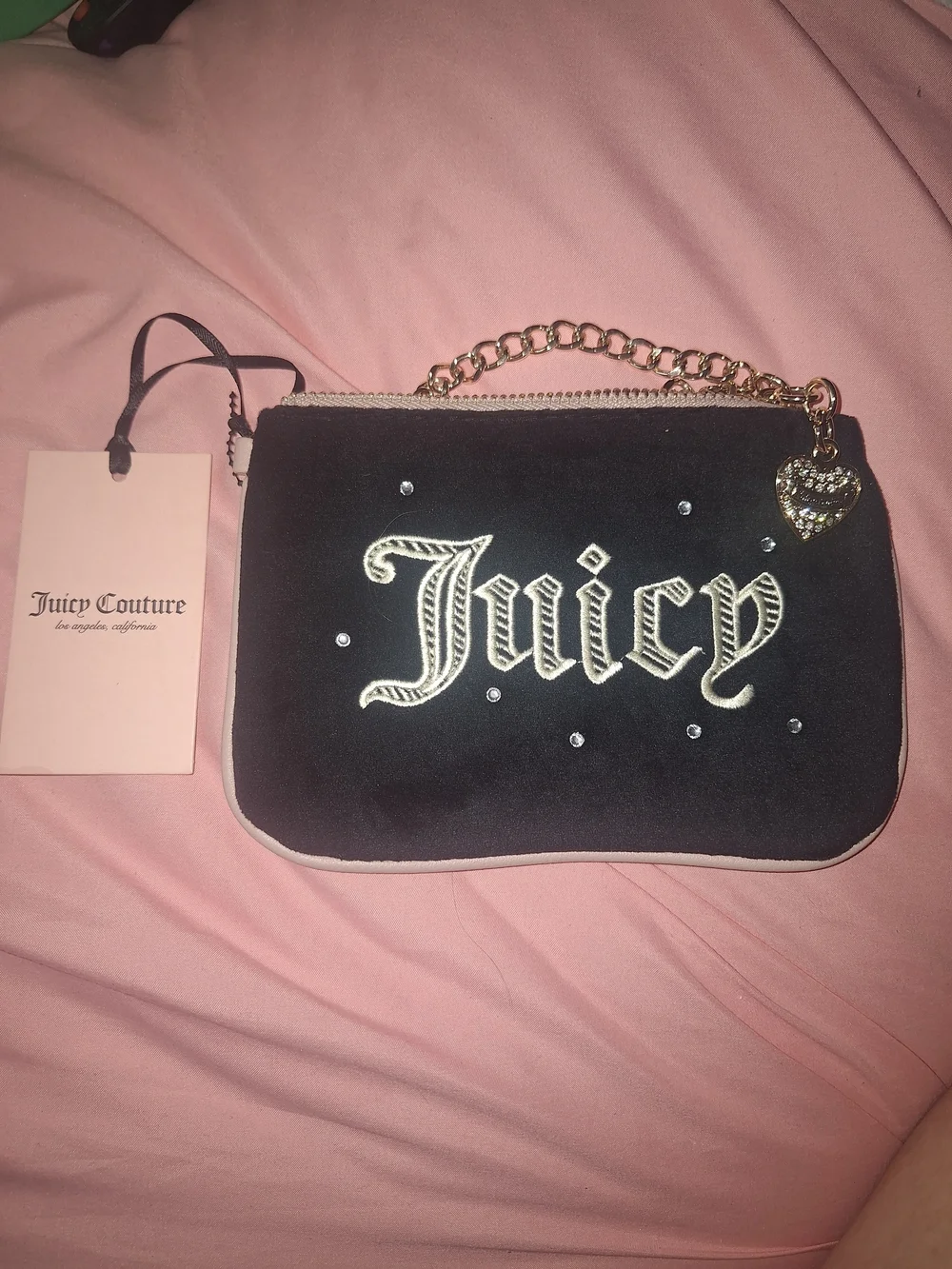 EXCLUSIVE Juicy Couture Black and Cream Logo Chain Wristlet with Heart Charm
